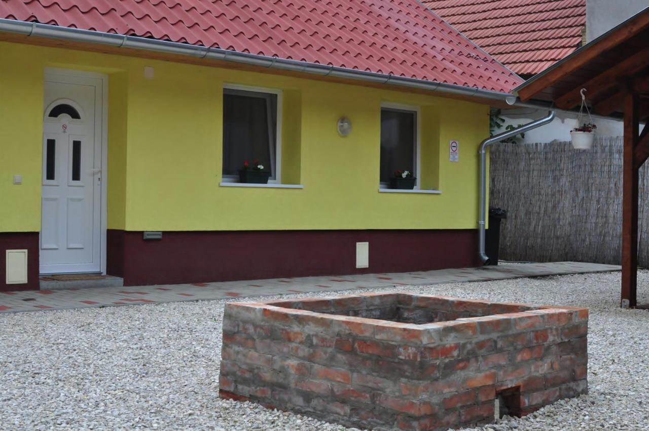 Csongradi Vendegvaro Apartmanok, Szarka Haz 外观 照片