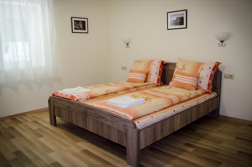 Csongradi Vendegvaro Apartmanok, Szarka Haz 外观 照片