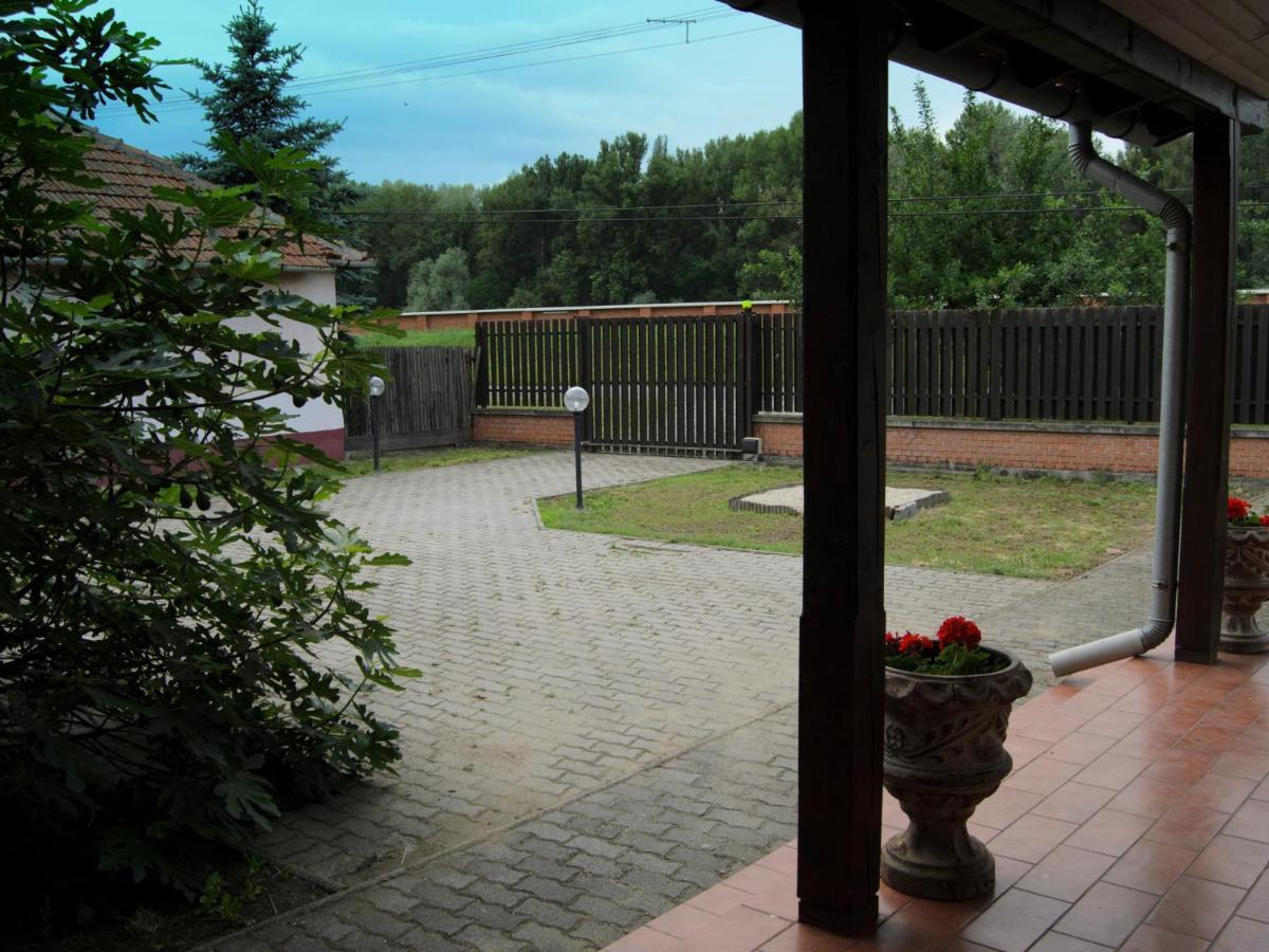Csongradi Vendegvaro Apartmanok, Szarka Haz 外观 照片